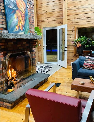 Peaceful 3-Bedroom Log Cabin Retreat in the Heart of Idyllic Sparrow Bush NY