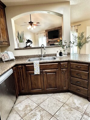 Fridge, microwave, oven, stovetop - Sleeps 16- Moutain View (Payson)
