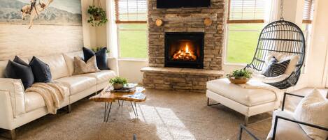 Smart TV, fireplace