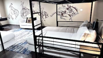 6 bedrooms, desk, iron/ironing board, travel cot