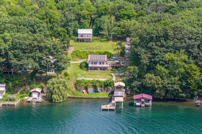 
Lakefront Home - Seneca Wine Trail Hot Tub & Sunset View with firepit, Private
