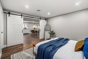 1 chambre, fer et planche à repasser, Wi-Fi, draps fournis