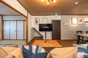 Maison Familiale, balcon | Coin séjour