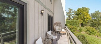 Beautiful 3-bed home with Canandaigua lake view and access, Bristol Ski Resort