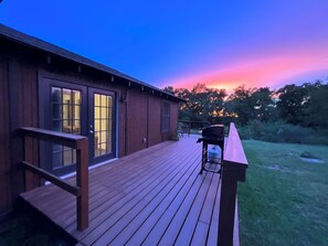 Terrace/patio - The Stargazer Cabin at Moonhull Mountain — hike-in, hike-out lodging on the OHT (Oark)