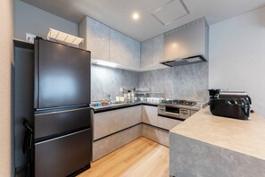 Tủ lạnh, lò vi sóng, bếp nấu, lò nướng bánh mì 