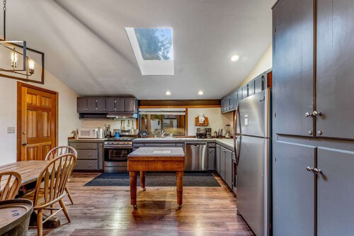 Secluded Tahoe Retreat Near Trails & Beach