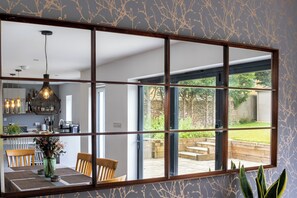 Dining - Stunning 5 Bed in the Centre of Bourton (Cheltenham)