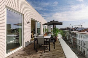 تناول الطعام بالخارج