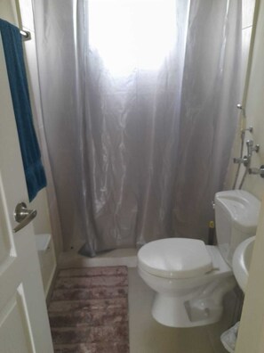 Dusche, Handtücher, Seife, Toilettenpapier