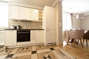 Fridge, microwave, oven, stovetop