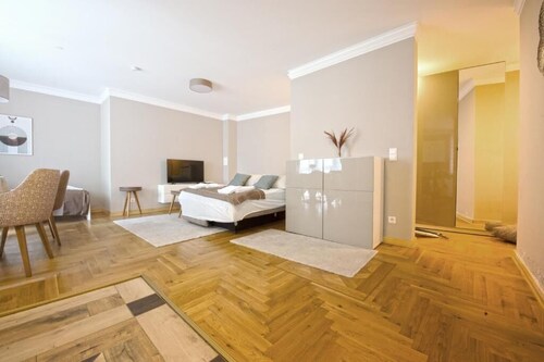 Lux Central 1BD Terrace Oasis