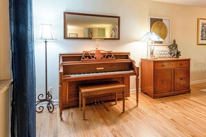 Interior - Spacious 3BR | Deck | Mountain Views + Trails (Boulder)