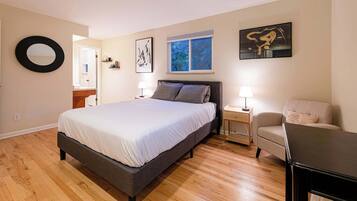 4 bedrooms, desk, iron/ironing board, travel cot