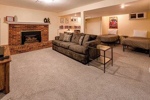 TV, offices - Spacious 3BR | Deck | Mountain Views + Trails (Boulder)