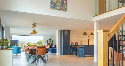 Orchard Barn-Luxury 4 BD Barn Conversion