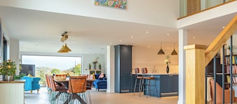 Orchard Barn-Luxury 4 BD Barn Conversion