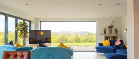 House, Garden View | Living area | Flat-screen TV