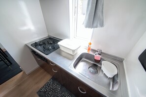 Tetera eléctrica y tostadora 