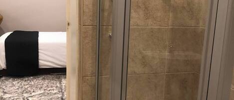 1 bedroom, iron/ironing board, WiFi