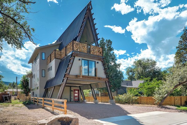 Exterior - A-Frame Wonders! Hot Tub w Mountain Views! (Colorado Springs)