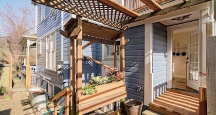 #StayInMyDistrict Sunnyside Vintage Charmer