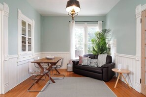 TV, offices - #StayInMyDistrict Sunnyside Vintage Charmer (Portland)