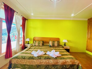 Premium bedding, down duvets, memory-foam beds, desk - Jagatram Niwas (Dharamshala)