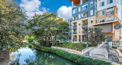 Beautiful RiverWalk Apt with Full Amenities, King Bed, Pool, Gym, Free Parking