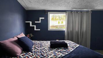 Family Double Room, Garden View | 5 bilik tidur, meja, ruang kerja komputer riba