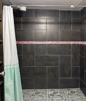 Deluxe kamer, privébadkamer, uitzicht op bergen | Badkamer | Handdoeken, zeep, shampoo, toiletpapier