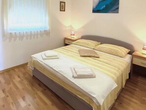 2 dormitorios, tabla de planchar con plancha, wifi gratis y ropa de cama