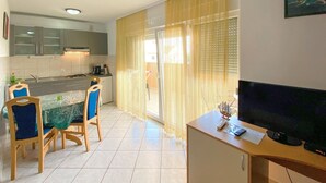 Coffee/tea maker, fridge, microwave, oven - Stunning apartment in Rogoznica with WiFi (Rogoznica)