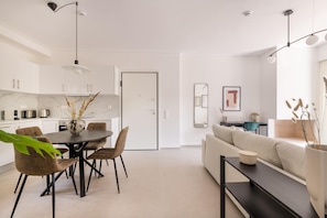 TV - Essence 2BR Living in Marousi (Marousi)