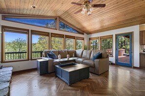 Smart TV, fireplace, video games, table tennis