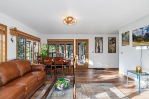 Smart TV, fireplace, video games, ping pong