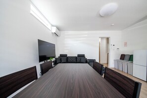 Flat-screen TV - Apollo (Hakodate)