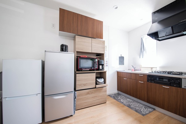 Electric kettle, toaster