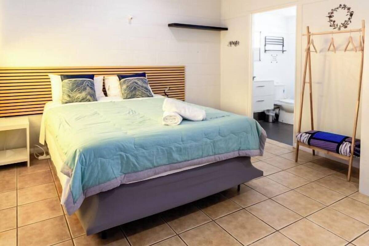Premium bedding, soundproofing, WiFi (free), bed sheets