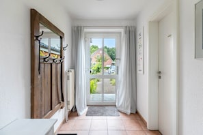 Interior - Holiday Home 'Ferienhaus Sprante' with Private Terrace, Private Garden and Wi-Fi (Brunsbüttel)