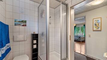 Bruser, gratis toiletartikler, hårtørrer, håndklæder