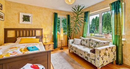 Zimmer 'Schönes Zimmer Mit Eigenem Bad' mit Terrasse und Wi-Fi