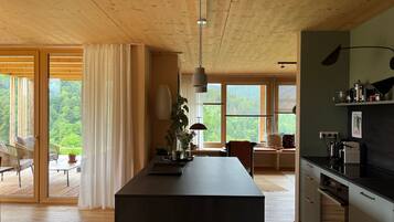 Jääkaappi, uuni, liesi, astianpesukone