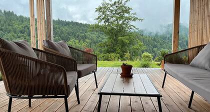 Ferienwohnung 'Am Stadtwald' mit Bergblick, privater Terrasse und Wi-Fi