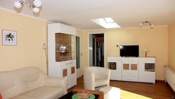 TV, fireplace, stereo
