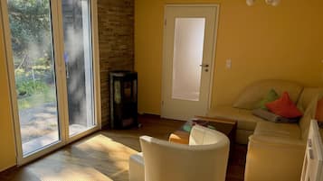 Fernseher, Kamin, Stereoanlage