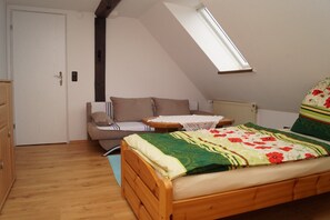 3 bedrooms, iron/ironing board, free WiFi, bed sheets