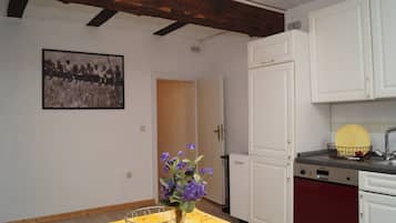 Frigorífic, microones, forn i placa de cuina