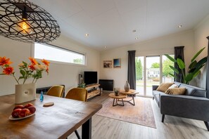 Smart TV - Holiday Home in Molenschot near Nature Reserves (Molenschot)