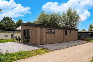 Exterior - Holiday Home in Molenschot near Nature Reserves (Molenschot)